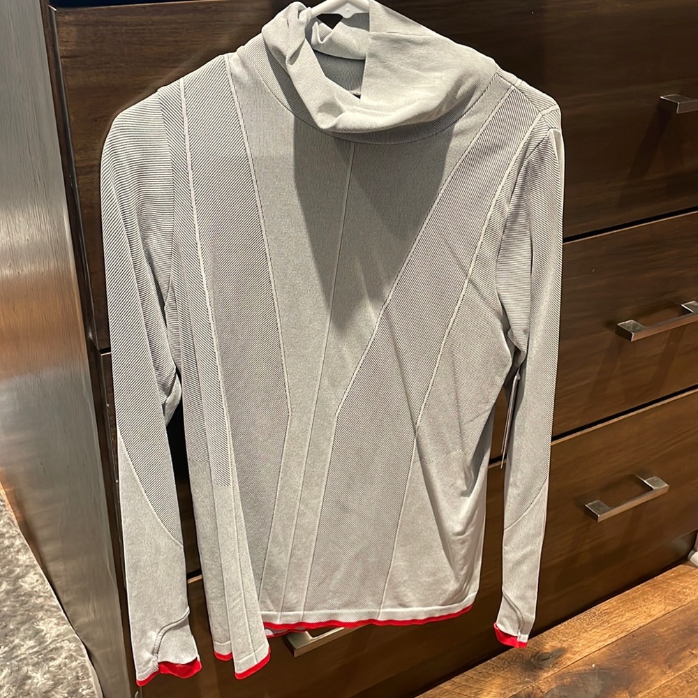 NWT Athleta Turtleneck - size large
